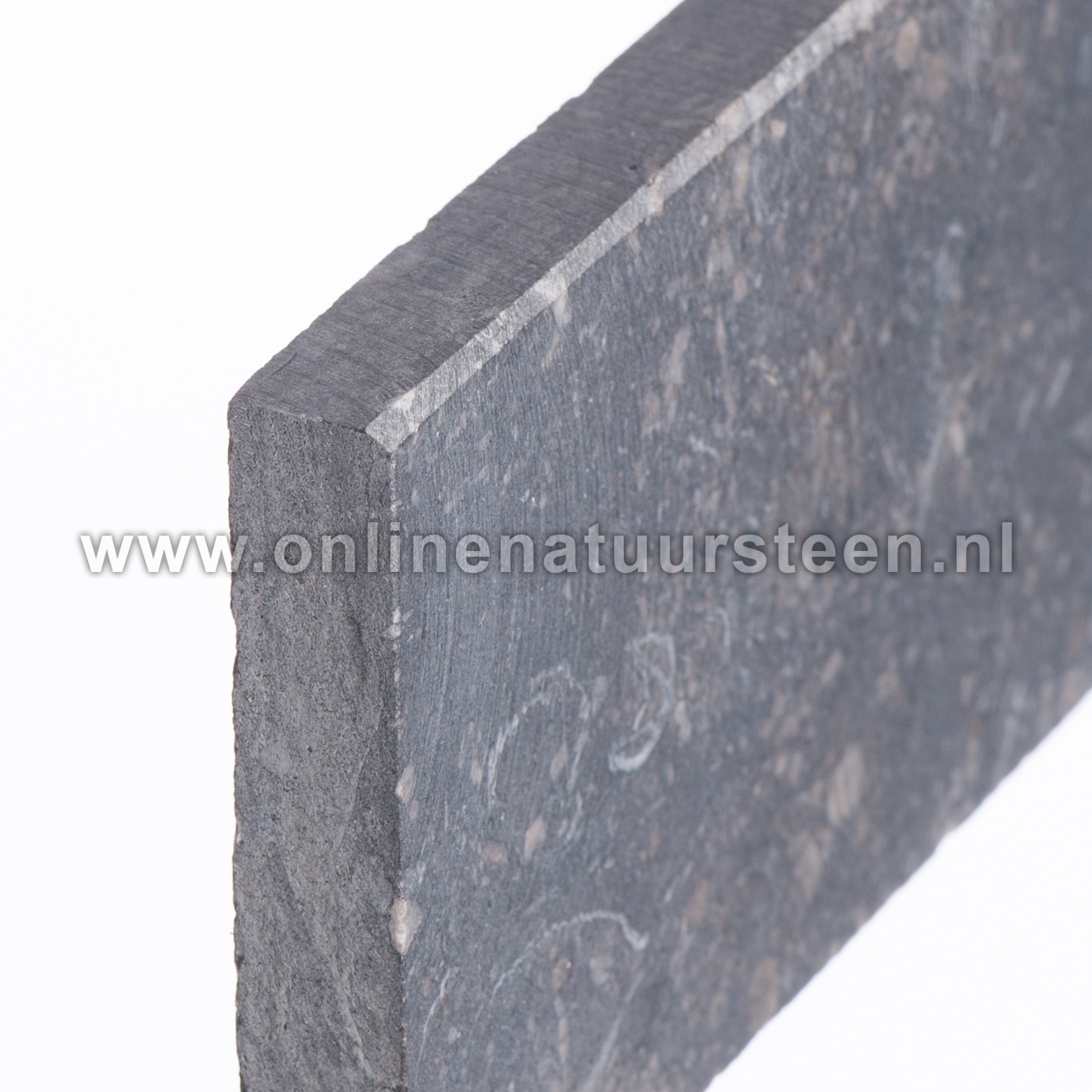 Galerij: Belgisch hardsteen plinten 6cm hoog 1,5cm dik (Gezoet)